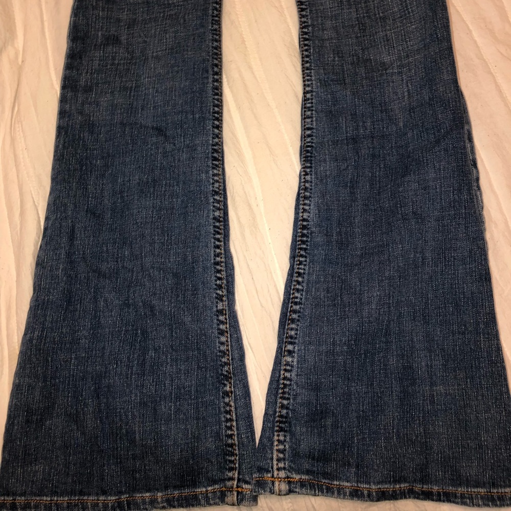 Low rise, boot cut women’s jeans